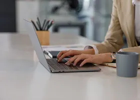 Online Marketing Manager - AdobeStock_509395246 --- David --- 280x200